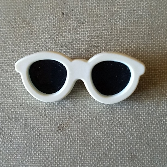Jewelry - Vintage white sunglasses brooch
